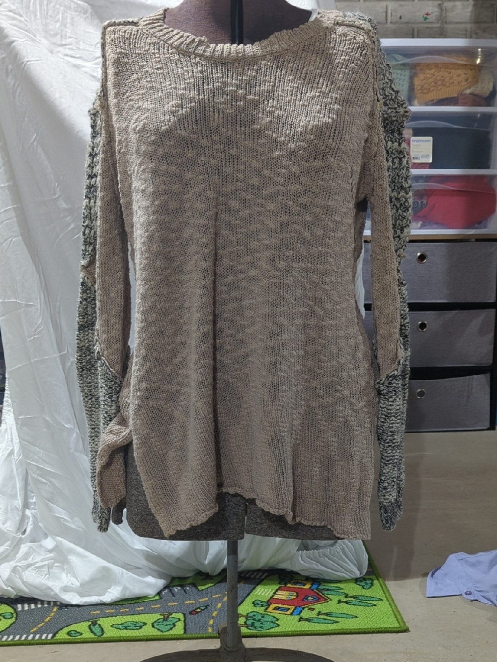 BKE Neutral Beige Knit Scoop Neck Sweater with Marled Gray-Beige Sleeves